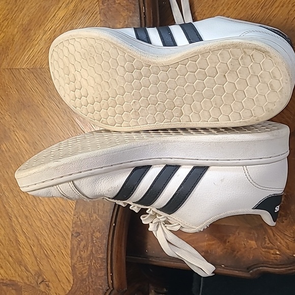 Adidas Mens 6.5 white black classic athletic sneakers main image 5